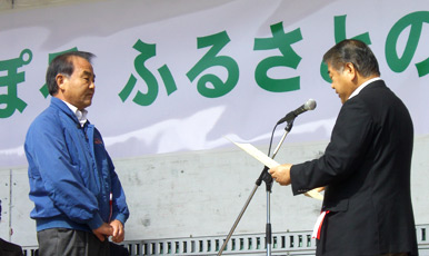 札幌市長より感謝状を贈呈していただきました
